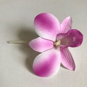 NEW Orchid hair accessory flown in from Hawaii 🌺